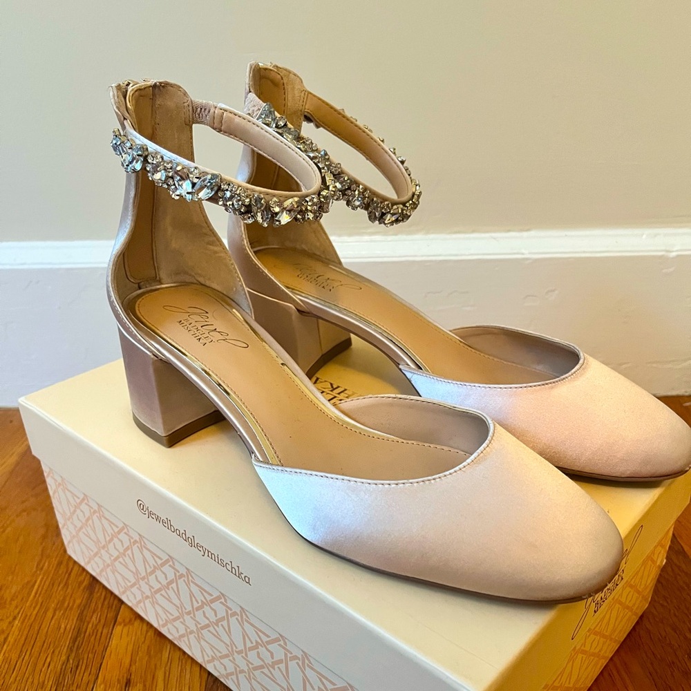 EUC with box - Jewel Badgley Mischka “Cathleen” heels